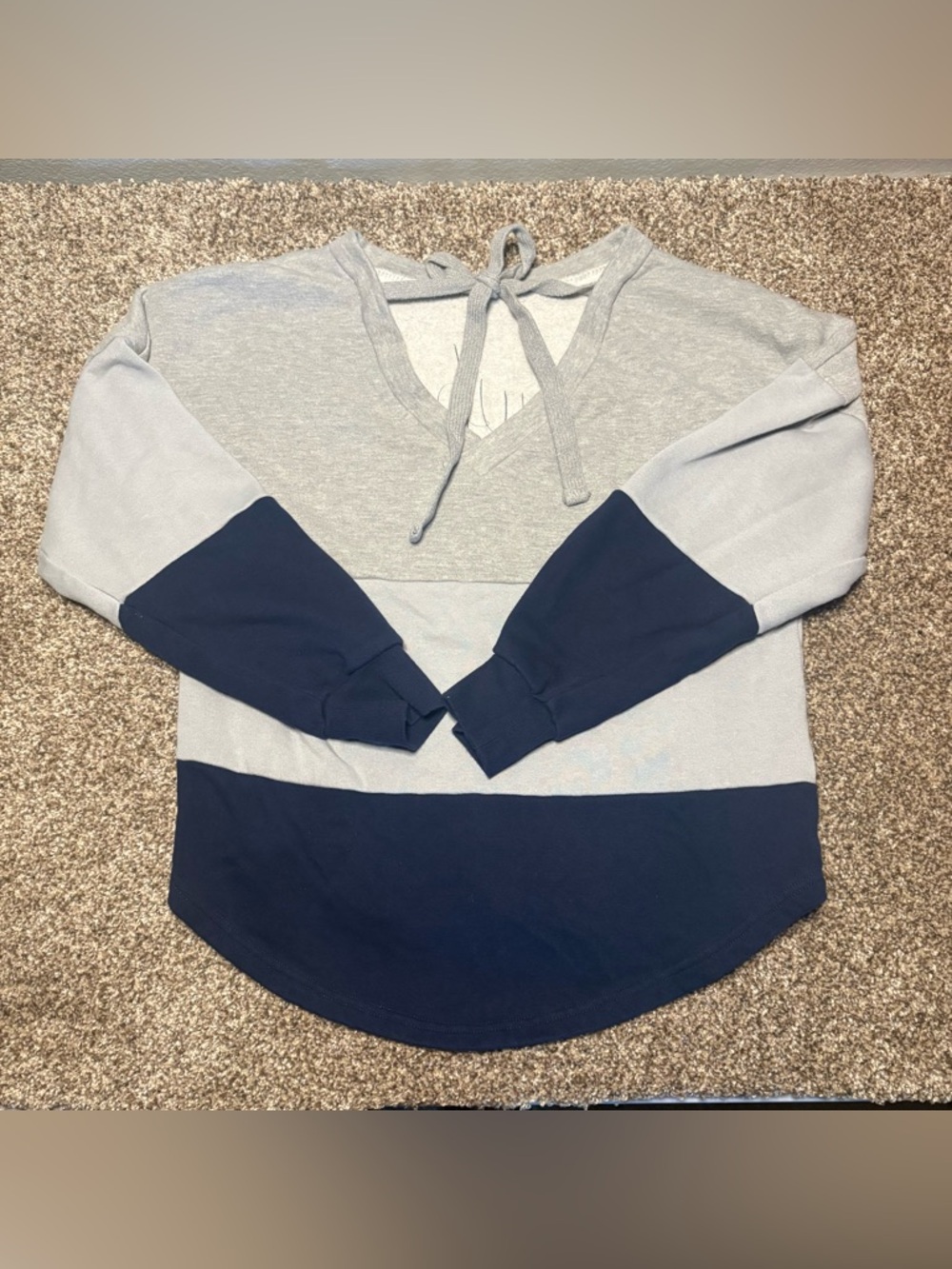 Dallas Cowboys Women’s Medium Colorblock Crewneck Sweatshirt - Navy & Gray - Picture 13 of 13